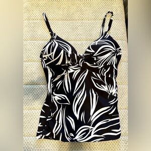 NWOT Freshwater tankini top size small